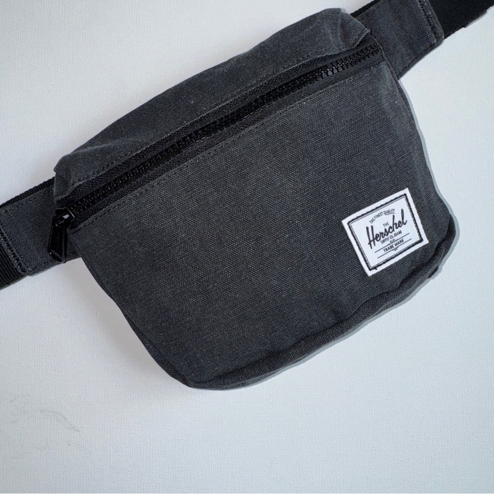 Herschel Supply Company Fifteen Hip Pack Dark Grey/Faded Black NWOT